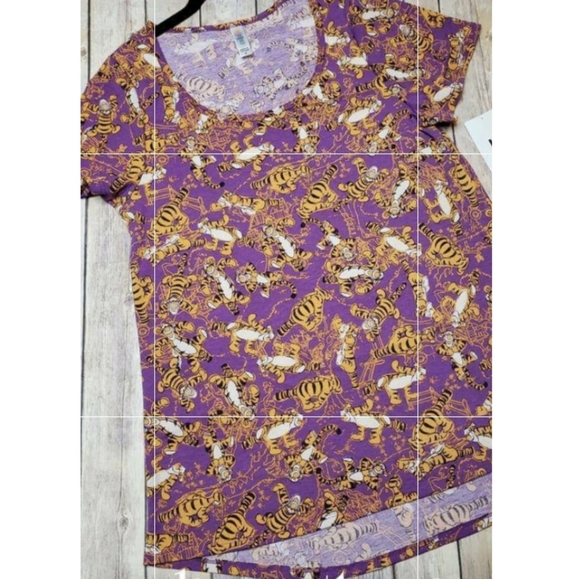 LulaRoe M Classic Shirt Disney TIGGER Winnie Pooh